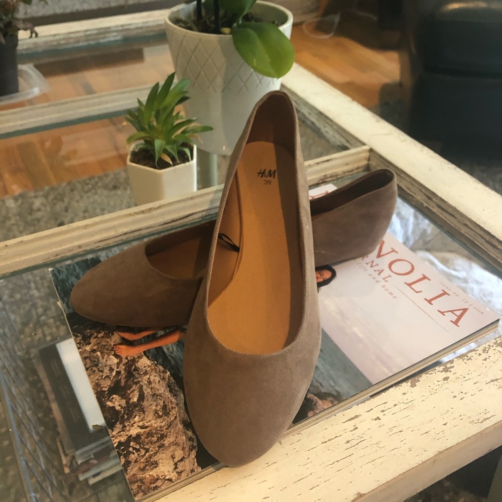 H&M | NEVER WORN | Brown Suede Flats | Size 39
